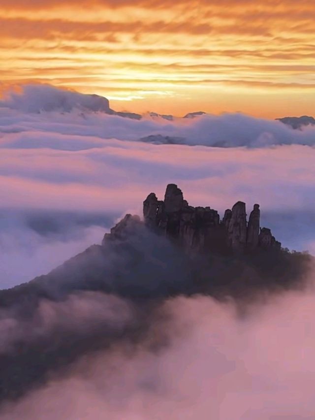 沒錯,下雪後的太行山加上白色穿搭就跟武俠片是一樣的感覺 沒錯,下雪後的太行山加上白色穿搭就跟武俠片是一樣的感覺