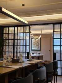 Отель с изысканным рестораном внутри.