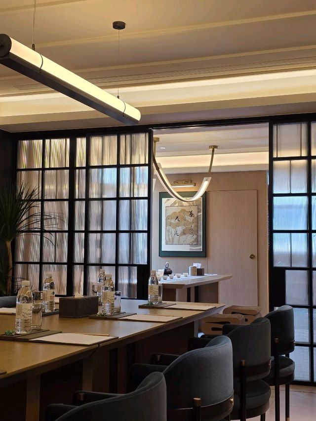 Отель с изысканным рестораном внутри. Отель с изысканным рестораном внутри.