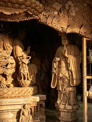 木彫り仏像の穴場探訪 | Trip.com 包頭
