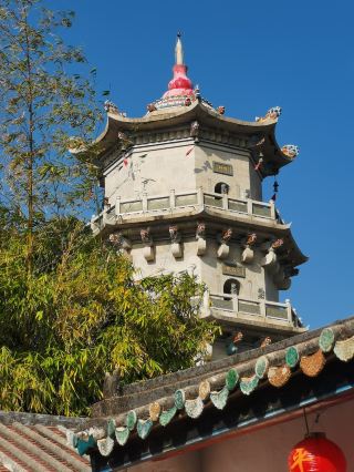 The renowned holy site for combined Buddhist and Taoist blessings and fortune-telling!