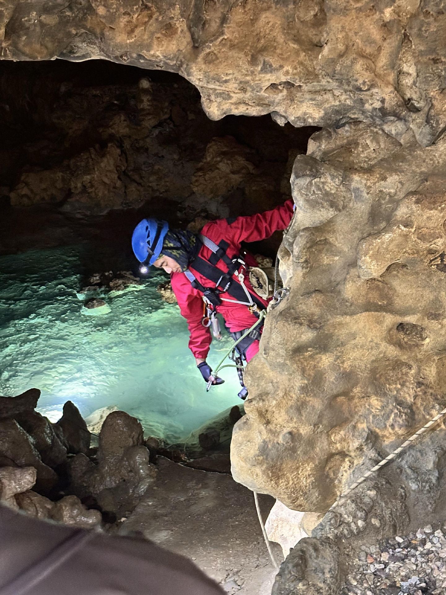 Panduan wisata satu hari ke Gua Feilong di Longli yang wajib dibaca untuk pemula penjelajahan gua.