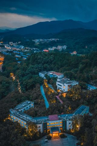 Xinxing Longshan Hot Spring Hotel: Rare radon hot springs and Zen-inspired living