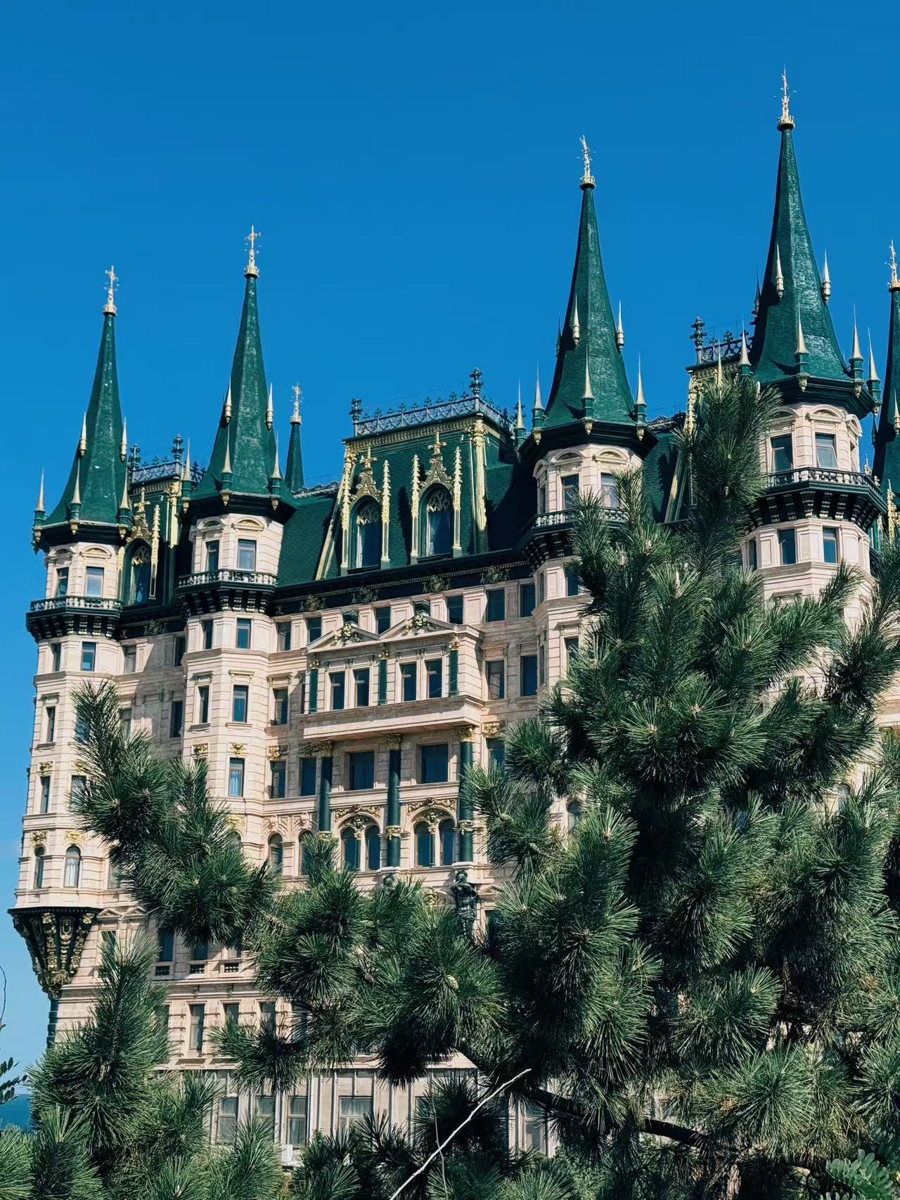 No need to travel to Europe | Yantai hides a fairytale castle by the sea