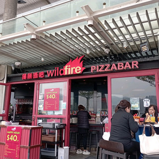 享有海港景觀的美食休閒餐廳 