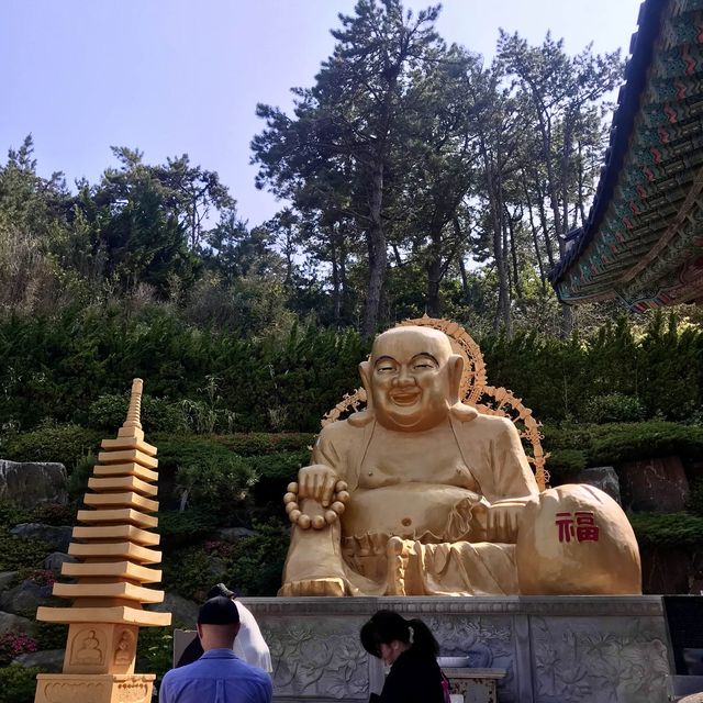 令人驚歎既建築，依海而建的海東龍宮寺