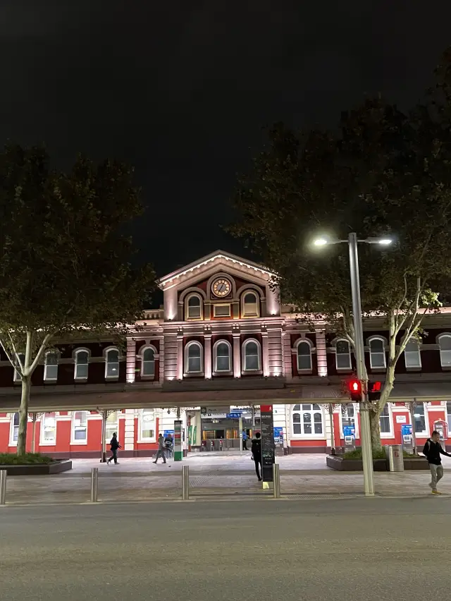 The Night Is Young! Palsaik BBQ!📸🤩