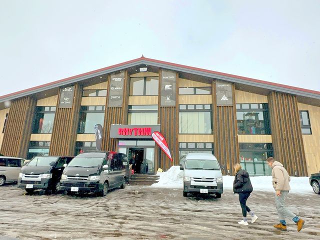 Snowboard 初體驗-租雪具篇(好好彩，好清楚睇到成個羊蹄山）