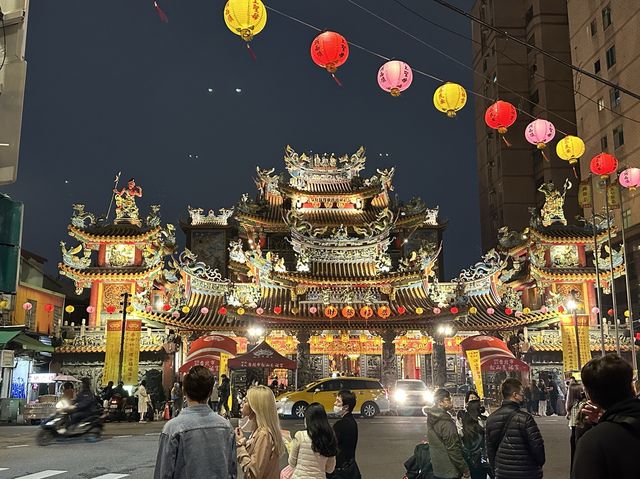 เดินตลาดนัดกลางคืน RAOHE Night Market