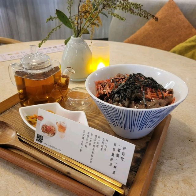 滿滿打卡位的餐廳