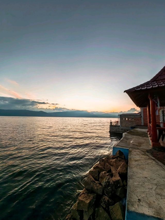 Budget hotel with a stunning view @Samosir Island 