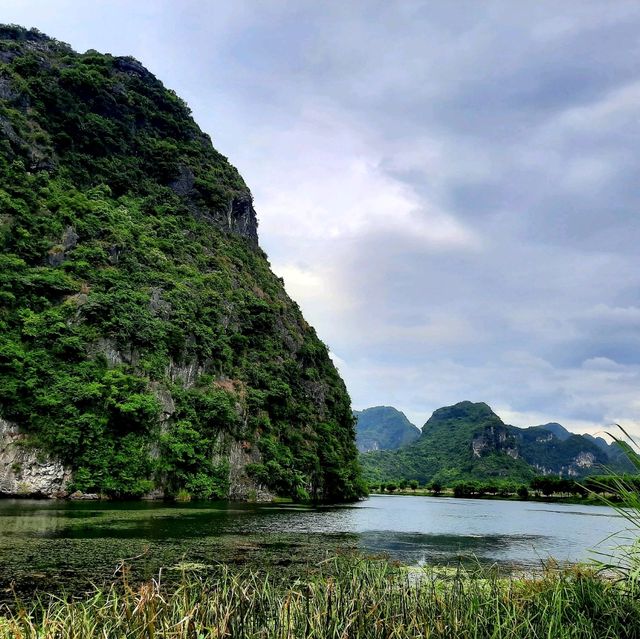 Tranquil boat trip in Ninh Binh (Tam Coc)