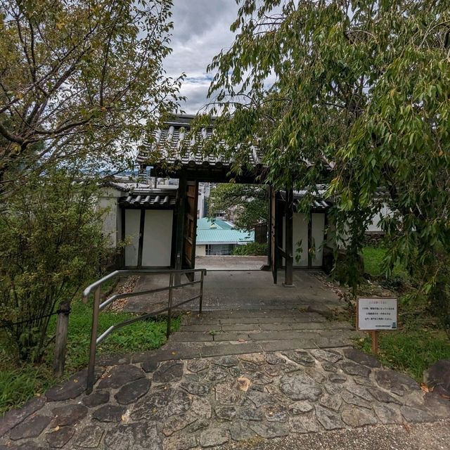 池田城跡は、凄い坂道と急な階段を登った先に有る…かなり体力が要るけど、登るかちが有る。