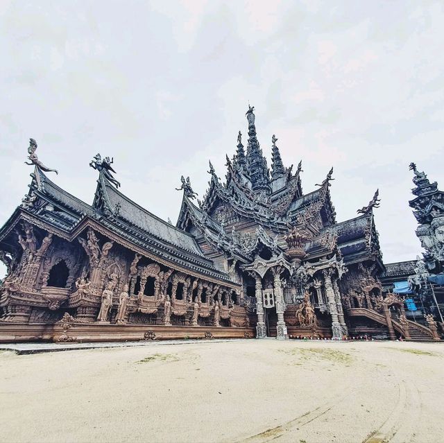 ปราสาทไม้ริมทะเล