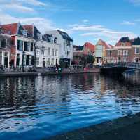 荷蘭🇳🇱萊頓市中心河岸景色🚤🛶