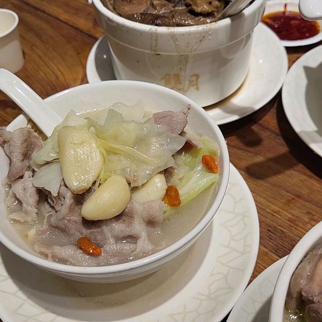 台北 連五年米其林必比登推薦 平價台式美食天花板？ 雙月食品社