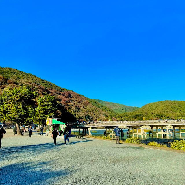 嵐山の紅葉と渡月橋