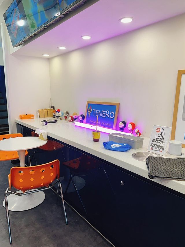 明洞　Newオープンのソフトクリーム屋さん　デリマンジュウもあるよ