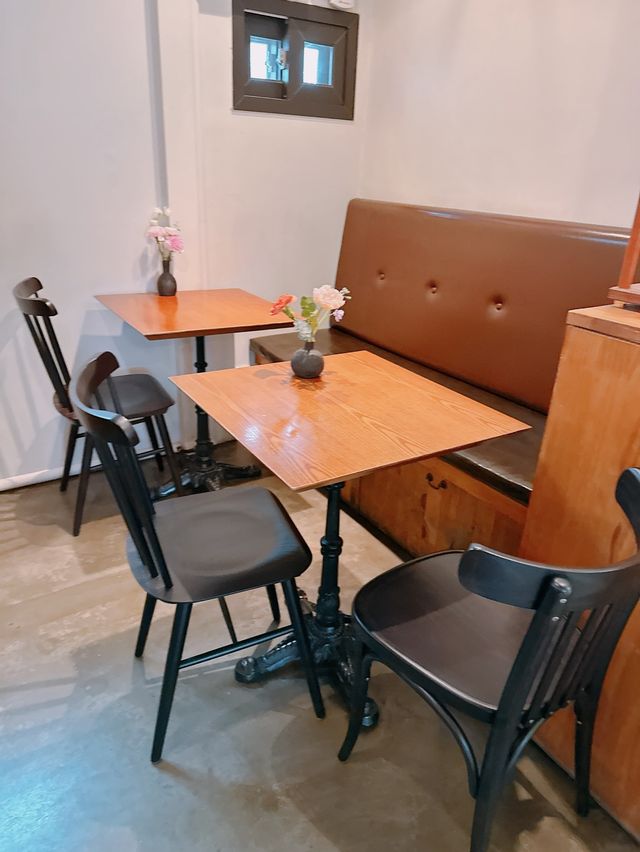 安国駅　アンティーク調カフェ COFFEE BRONZE