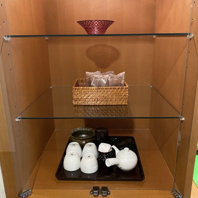 嬉野温泉「萬象閣敷島」リニューアルされた木のギャラリー敷島和洋室（corner room）宿泊記