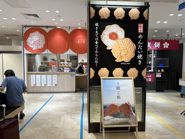 福岡・博多駅。マイングで『めんたい焼き』の焼き立てば食べてみらんね！『鯛と餡』