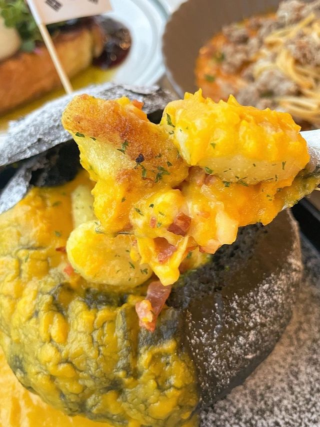 끝없이 펼쳐진 오션뷰가 보이는 통창 카페♥️