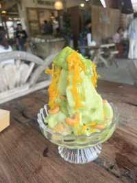 ร้านยินดี ริมน้ำ วิวโบสถ์คริสต์ 