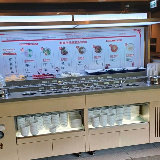絕美窗邊包廂位！羊肉，豬腦，巴沙魚，手拉麵，美味海底撈！