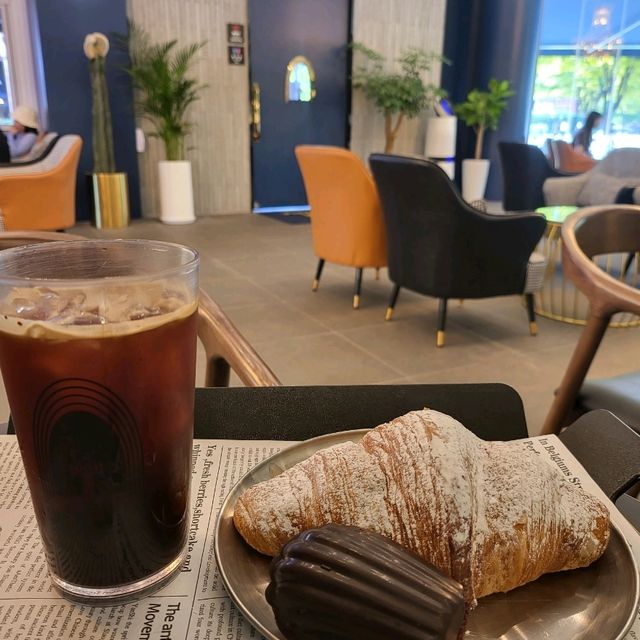 일산 미관광장 24시 카페 , 디저트가 맛있는 ' 하이테이블 ' ☕️ 