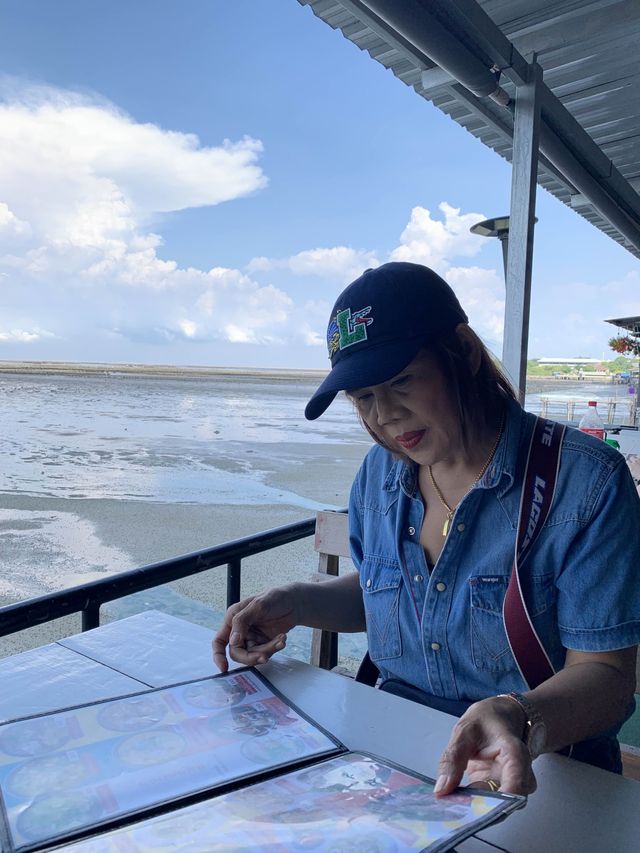ย้อนเวลาไปกินข้าวที่อ่างศิลา