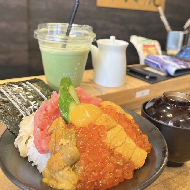 Exploring Tokyo's Tsukiji Outer Market 🦪 