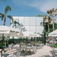 Takara Cafe and Wong Bar บางแสน