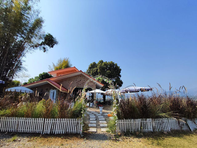 คาเฟ่บนเนินเขา บรรยากาศสุดชิล ⛰️