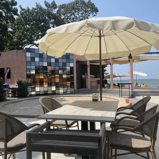 Sea you soon cafe’ : คาเฟ่ริมชายหาดบางแสน