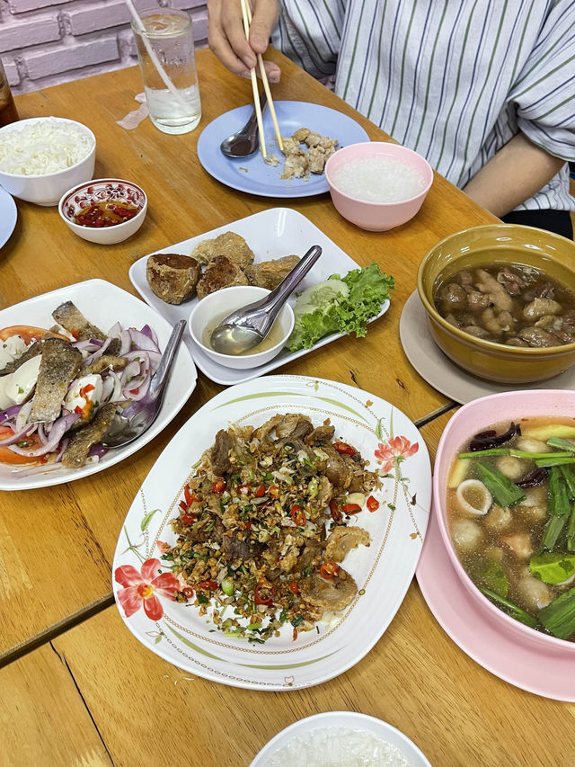 ข้าวต้มสมพงษ์ สาขาประชาชื่น