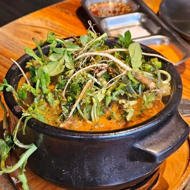 弘大必吃💪 宋江到訪 🔥碳烤特色雞肉料理