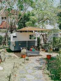 ดอกไม้ ประตู แจกัน 🏠 คาเฟ่ในบ้านแสนอบอุ่น
