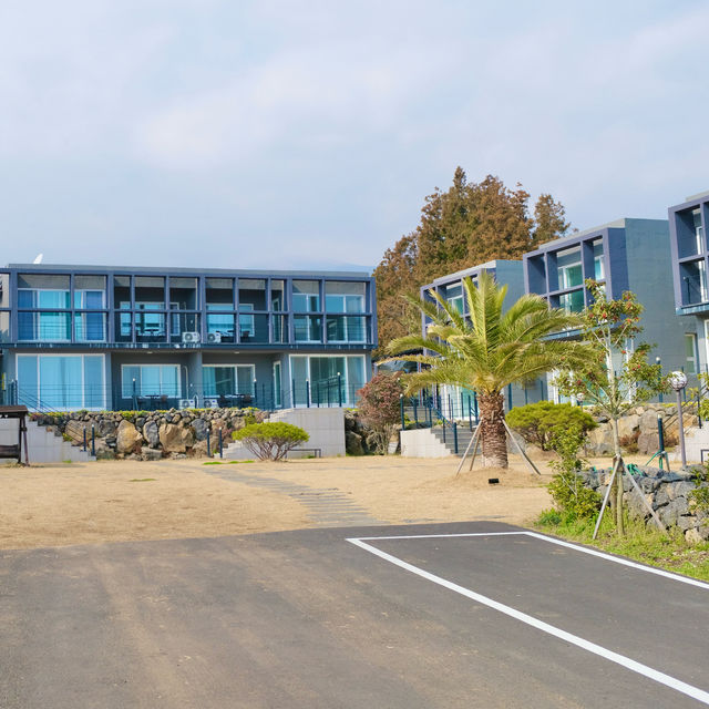 멀리 한라산과 감귤밭이 보이는 고즈넉한 제주 펜션 - 돈내코 펜션