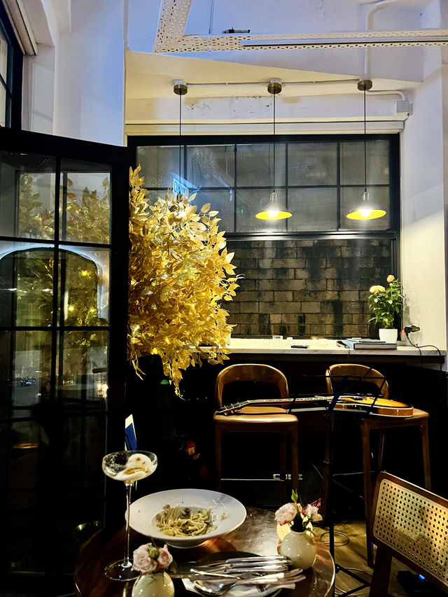 中環蘇豪區的放風小酒館🍽🍸🍹🧉🥂🍾 中環蘇豪區的放風小酒館🍽🍸🍹🧉🥂🍾