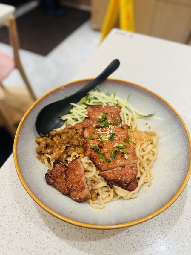 「小胖台灣麵：招牌三寶牛肉麵，超值！」