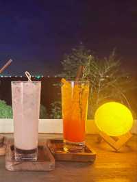 The Lunar Beach House คาเฟ่ริมผา - ชลบุรี