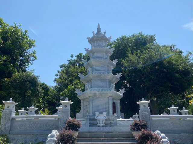 Chua Linh ung tample