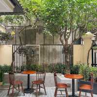 THE YARD CAFE & BISTRO