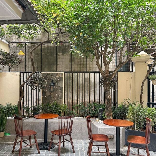 THE YARD CAFE & BISTRO