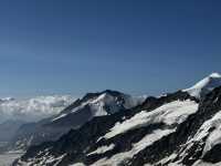 특별한 여름휴가지를 찾으셨다면? 유럽의 꼭대기, 융프라우 여행🏔️