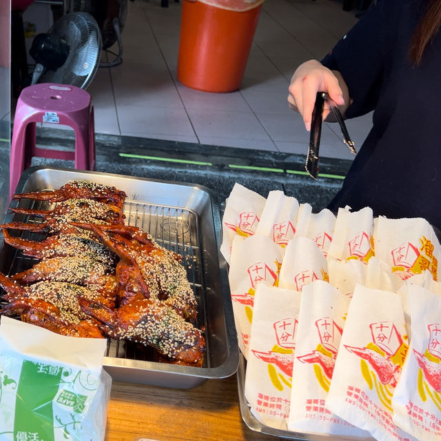 ไก่ยัดไส้ข้าวเหนียว ร้านดังข้างสถานีรถไฟShifen