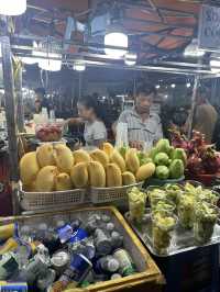เดินกินสตรีทฟู้ดสุดฟินยามค่ำคืนที่ดานัง