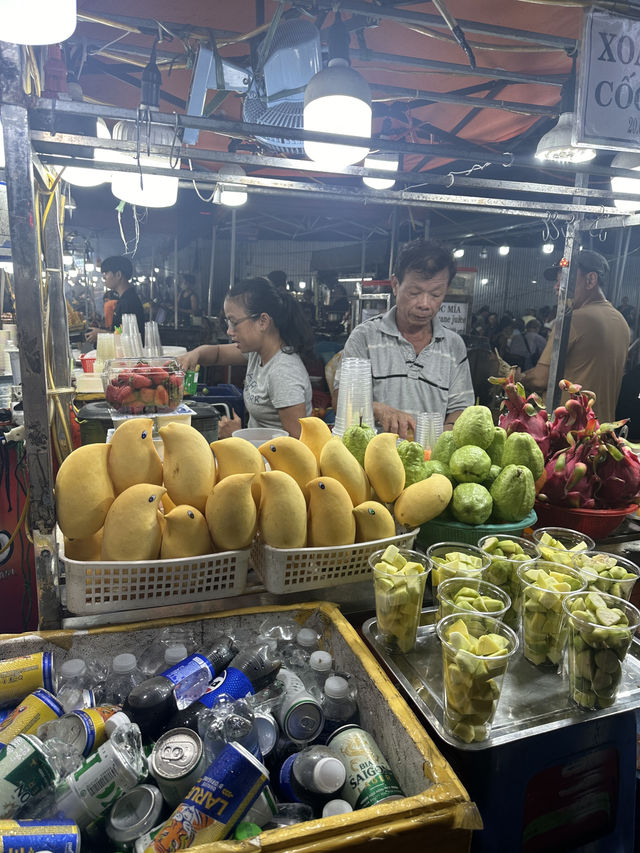 เดินกินสตรีทฟู้ดสุดฟินยามค่ำคืนที่ดานัง