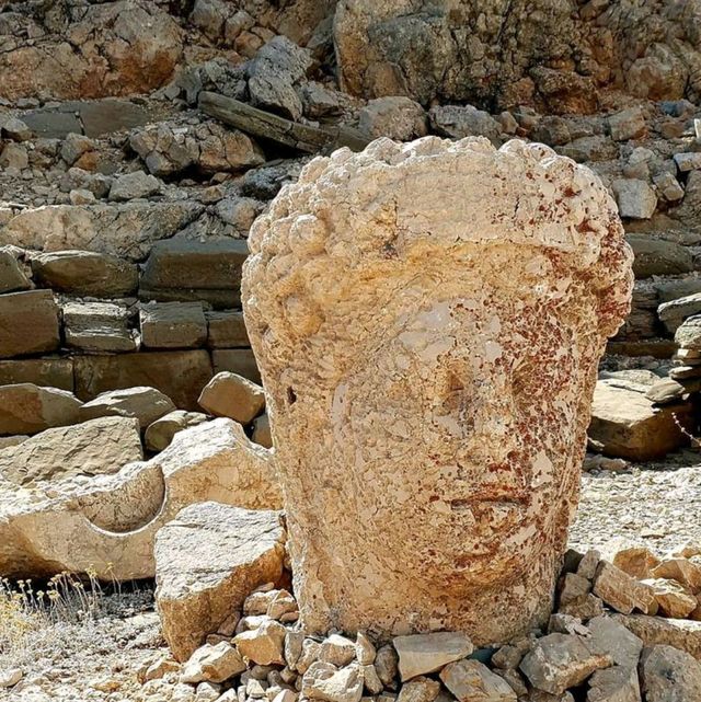 **🌄 Discover the Majesty of Mount Nemrut! 🇹🇷**