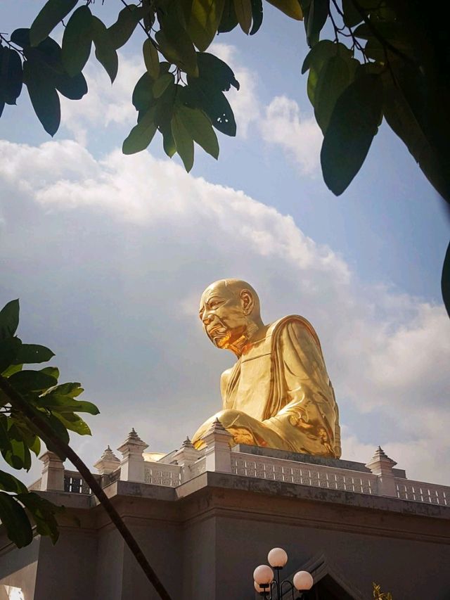 หลวงปู่ทิม วัดละหารไร่ จ.ระยอง